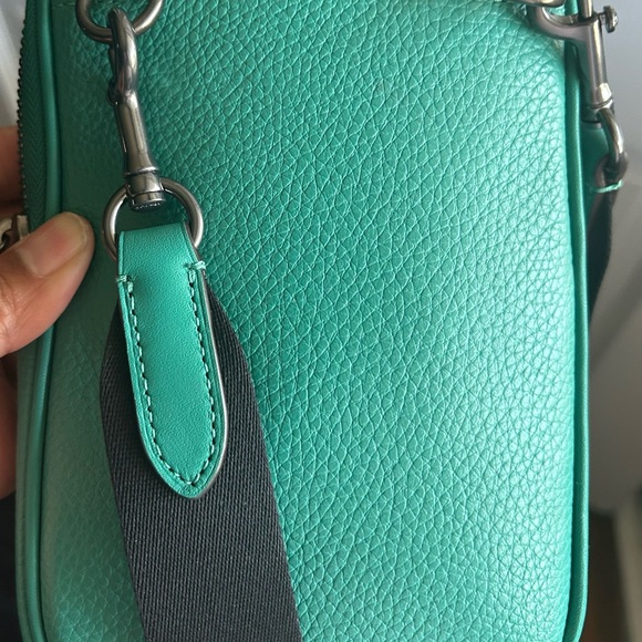 ADEN COACH CROSSBODY BAG. One black bag and one green bag. - Picture 6 of 7